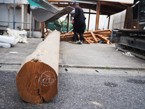 再利用できる木材を解体時に回収