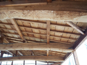 解体を進めるとまだまだ使える綺麗な材が出てきます